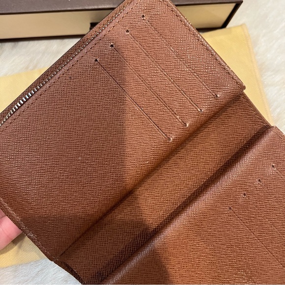 LOUIS VUITTON Monogram Wallet - Picture 9 of 14